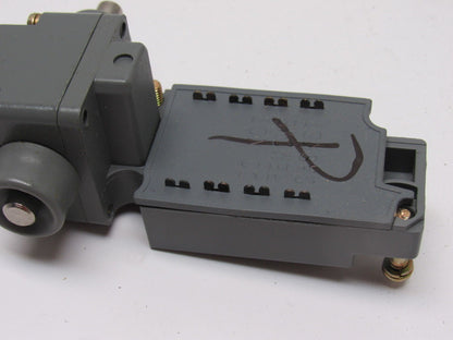 Cutler Hammer E50BH1RFY1 Side Plunger Pin Limit Switch Component No Receptacle