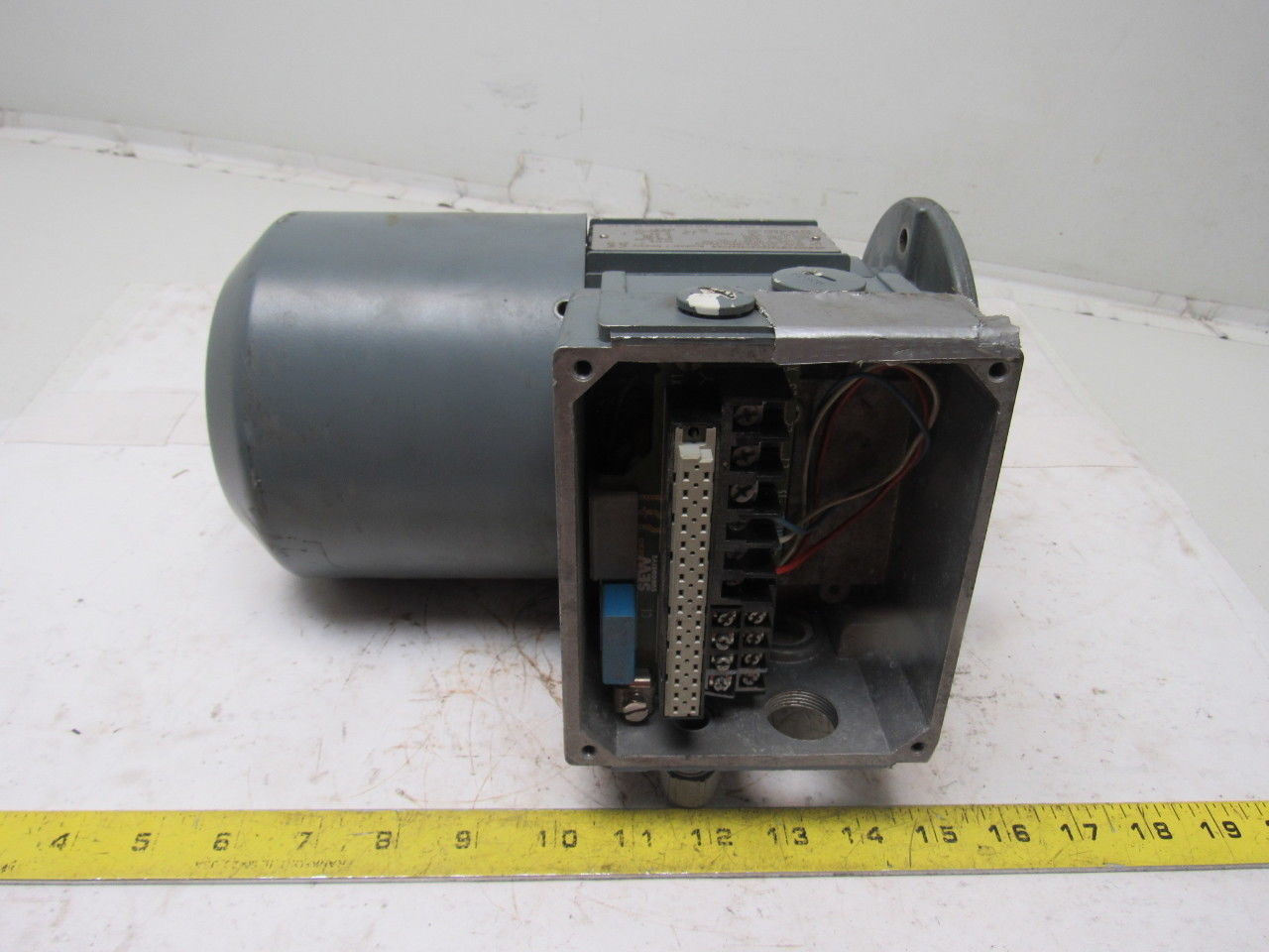Sew Eurodrive RF67DT71D4/BMG/MM03 0.75KW Electric Motor 380-500V 50/60Hz