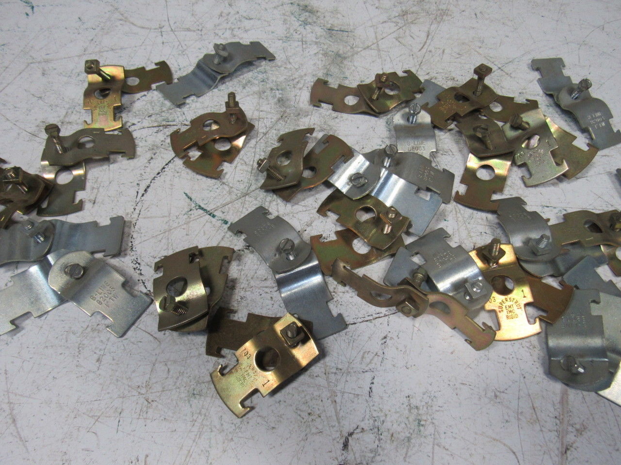 1" B Line Super Strut Mixed Lot Pipe Rigid EMT Strut Clamp Straps Lot Of 30