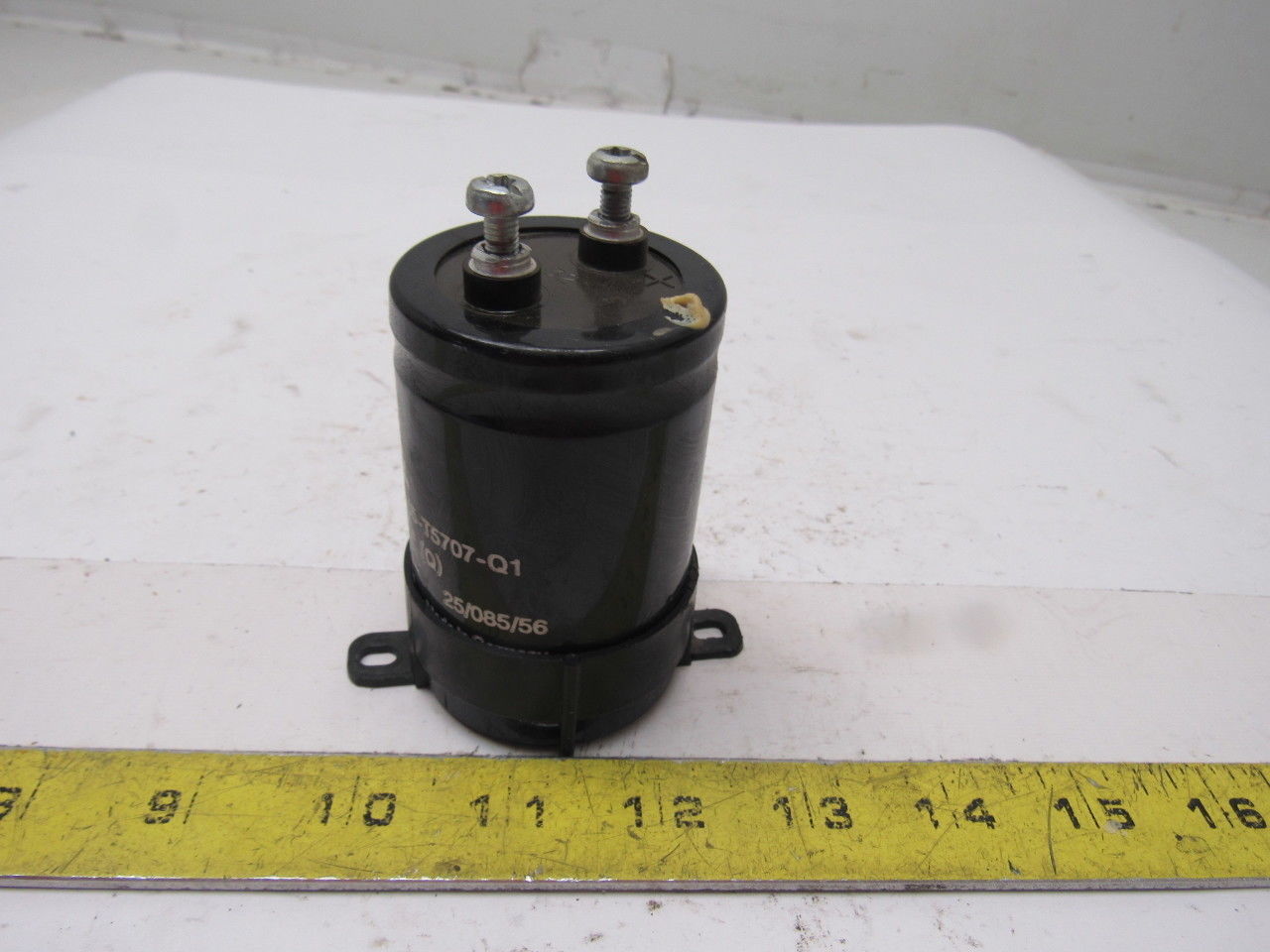 S+M B43465-T5707-Q1 Capacitor W/ Mount 450V 700uF