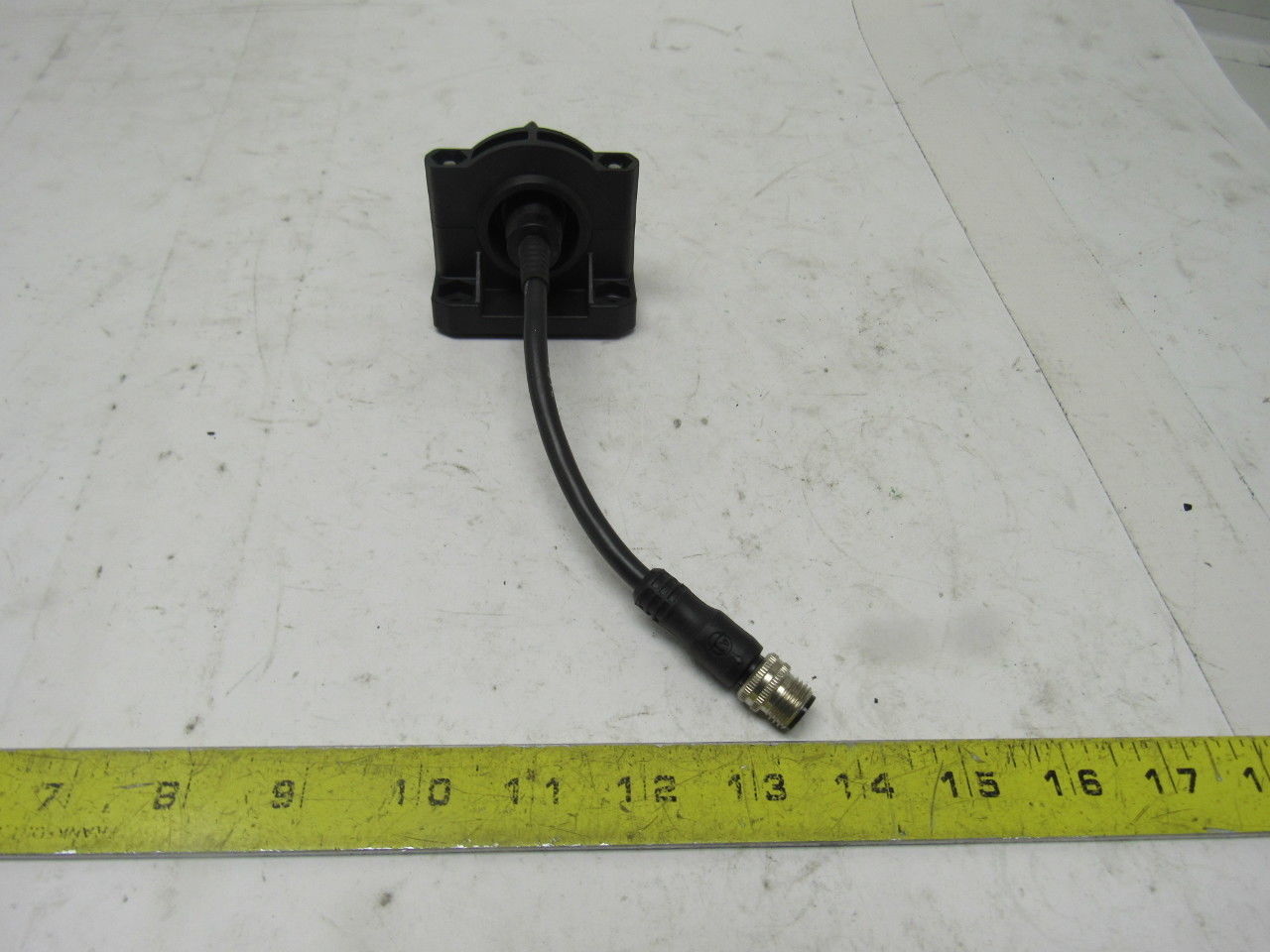 Allen Bradley 60-2762-2 21.6-132V AC/DC Retro Reflective Sensor W/ Tilt Bracket