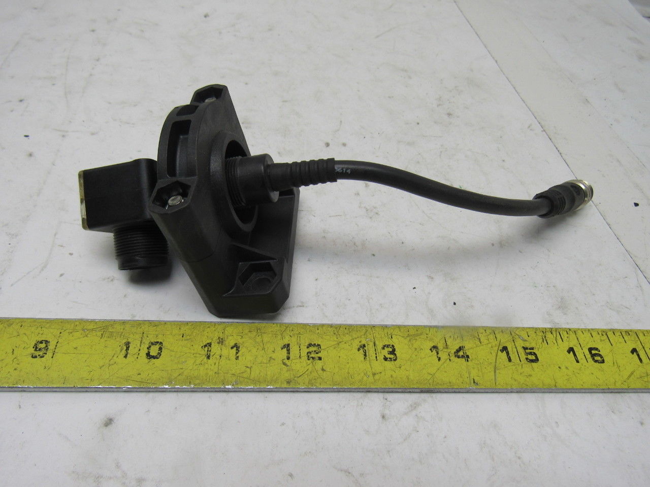 Allen Bradley 60-2762-2 21.6-132V AC/DC Retro Reflective Sensor W/ Tilt Bracket