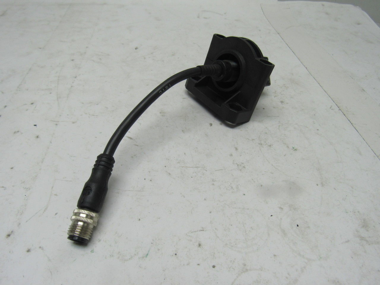 Allen Bradley 60-2762-2 21.6-132V AC/DC Retro Reflective Sensor W/ Tilt Bracket
