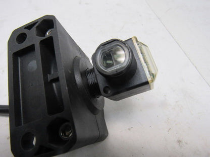Allen Bradley 60-2762-2 21.6-132V AC/DC Retro Reflective Sensor W/ Tilt Bracket