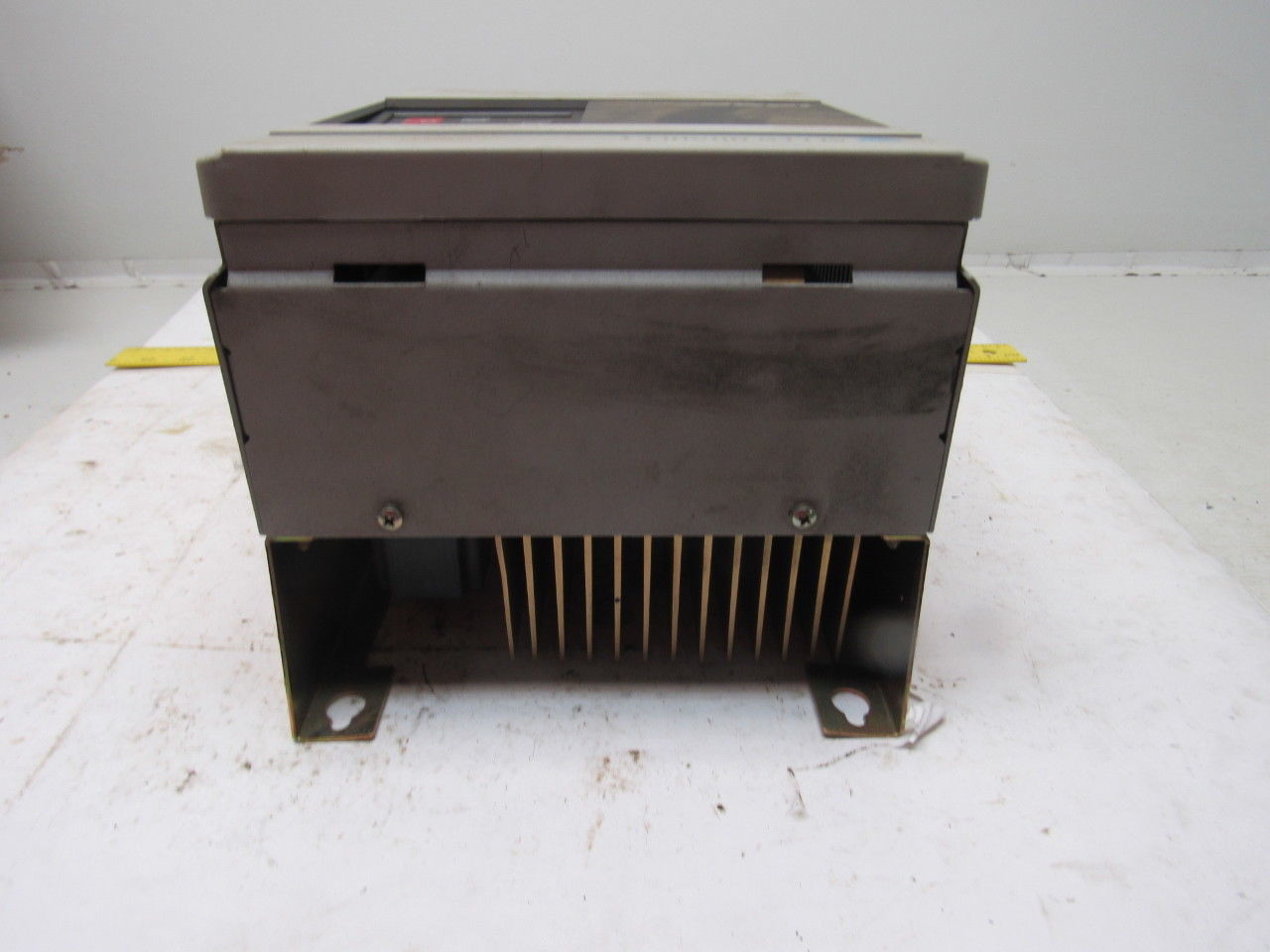 Allen Bradley 1336S-BRF20-AA-EN4-HA2-L6 380/480V Input 0-400Hz 3Ph 2Hp VF Drive