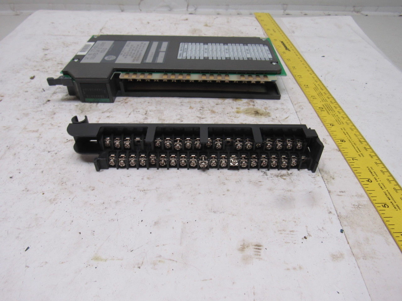 Allen Bradley 1771-OQ16 Ser A 24VDC Isolation Module