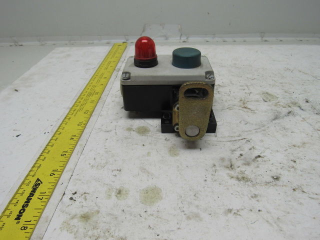 Siemens 3SE7160-1BD00-0AS1 300VAC 6A 1NO+1NC Lever Action Cable E-Stop