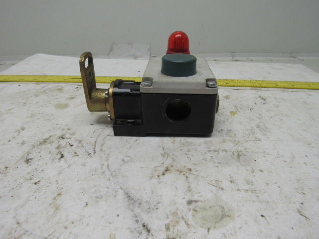 Siemens 3SE7160-1BD00-0AS1 300VAC 6A 1NO+1NC Lever Action Cable E-Stop