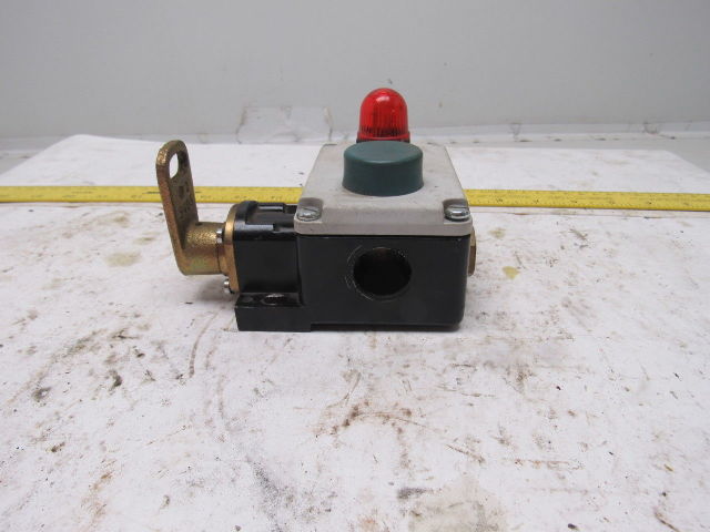 Siemens 3SE7160-1BD00-0AS1 300VAC 6A 1NO+1NC Lever Action Cable E-Stop