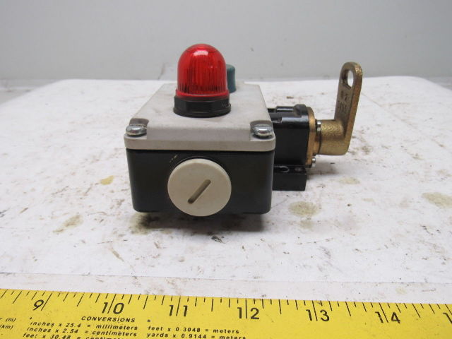 Siemens 3SE7160-1BD00-0AS1 300VAC 6A 1NO+1NC Lever Action Cable E-Stop