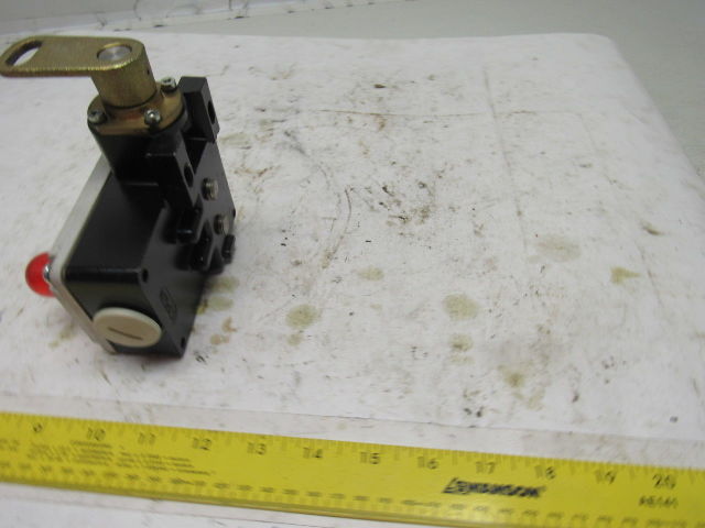 Siemens 3SE7160-1BD00-0AS1 300VAC 6A 1NO+1NC Lever Action Cable E-Stop