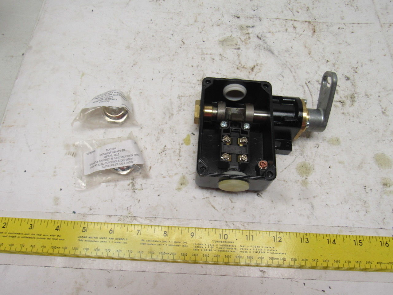 Siemens 3SE7160-1BD00-0AS1 300VAC 6A 1NO+1NC Lever Action Cable E-Stop Base