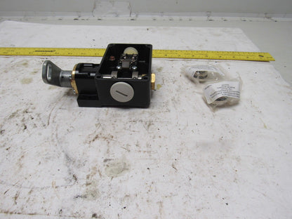 Siemens 3SE7160-1BD00-0AS1 300VAC 6A 1NO+1NC Lever Action Cable E-Stop Base