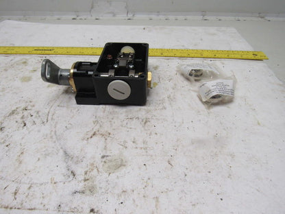 Siemens 3SE7160-1BD00-0AS1 300VAC 6A 1NO+1NC Lever Action Cable E-Stop Base