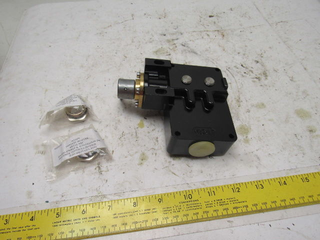Siemens 3SE7160-1BD00-0AS1 300VAC 6A 1NO+1NC Lever Action Cable E-Stop Base