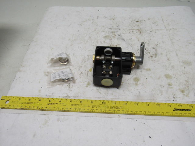 Siemens 3SE7160-1BD00-0AS1 300VAC 6A 1NO+1NC Lever Action Cable E-Stop Base