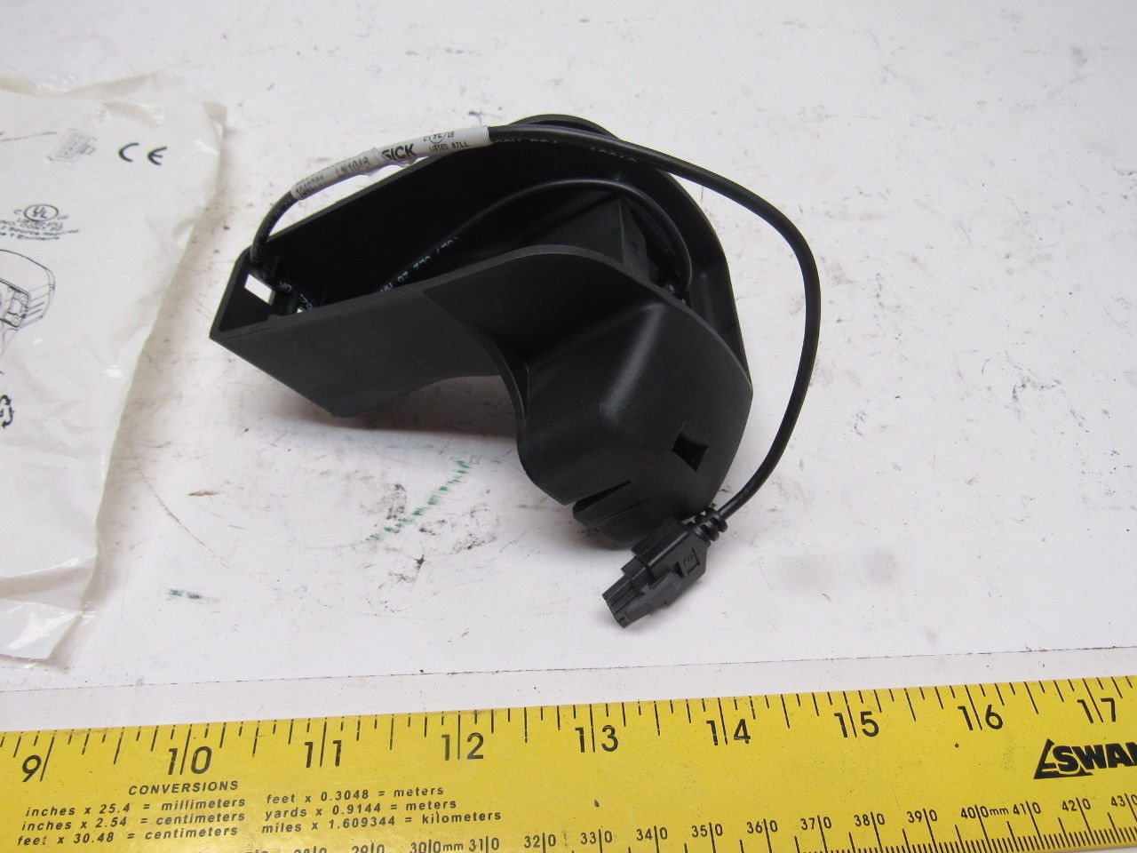 Sick ZL3-P1400S04P05 10...30VDC Photoelectric Sensor In Bracket Assembly