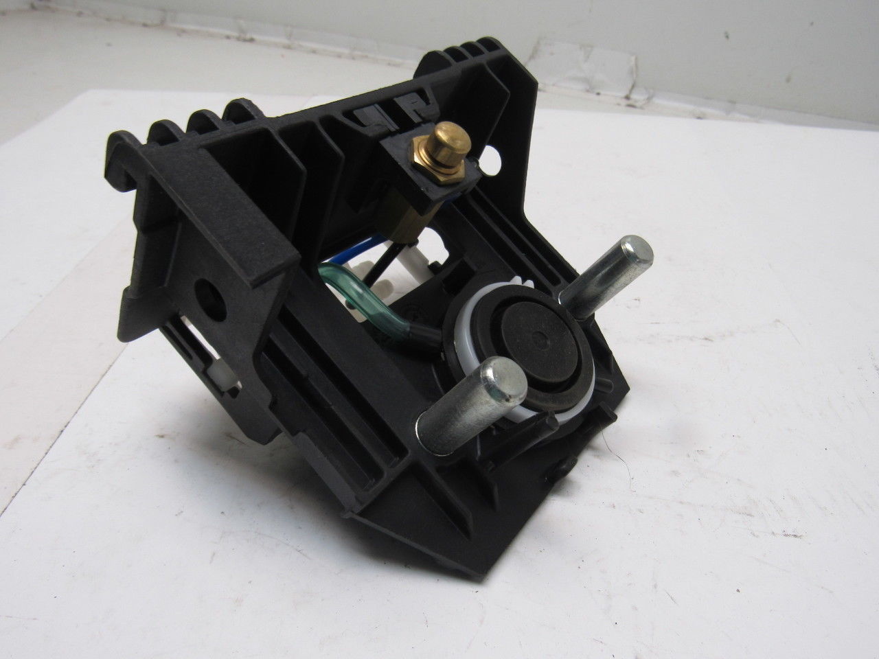 Dematic 06881-02126 06881-00050 Right Hand Pressure Assembly Bracket W/Manifold