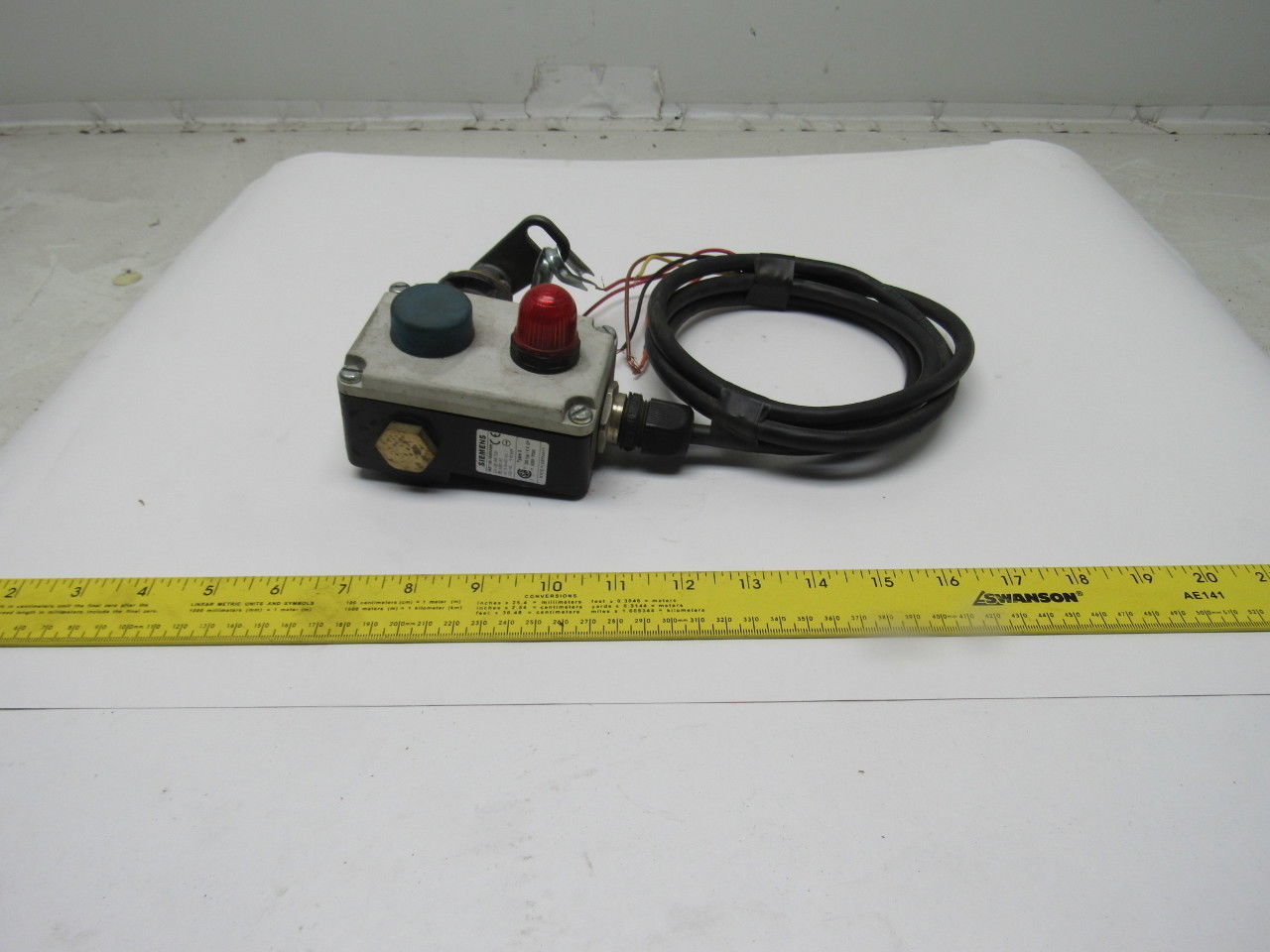 Siemens 3SE7160-1BD00-0AS1 300VAC 6A 1NO+1NC Lever Action Cable E-Stop