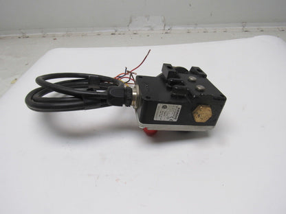 Siemens 3SE7160-1BD00-0AS1 300VAC 6A 1NO+1NC Lever Action Cable E-Stop