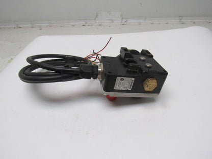 Siemens 3SE7160-1BD00-0AS1 300VAC 6A 1NO+1NC Lever Action Cable E-Stop