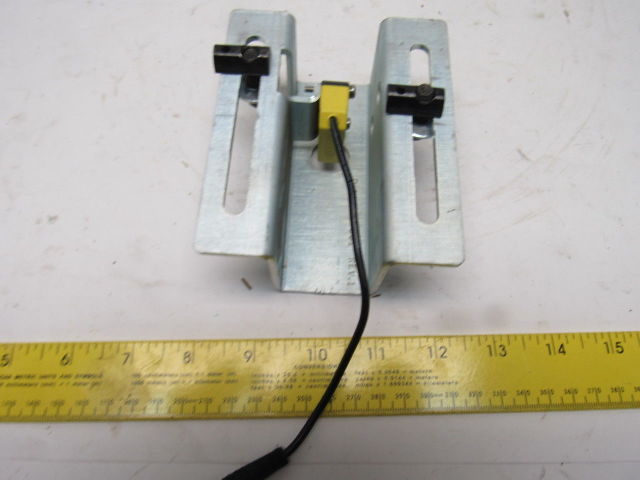 Banner Q23SN6RMHSQ-72658 10-30 VDC Photoeye Photoelectric Sensor