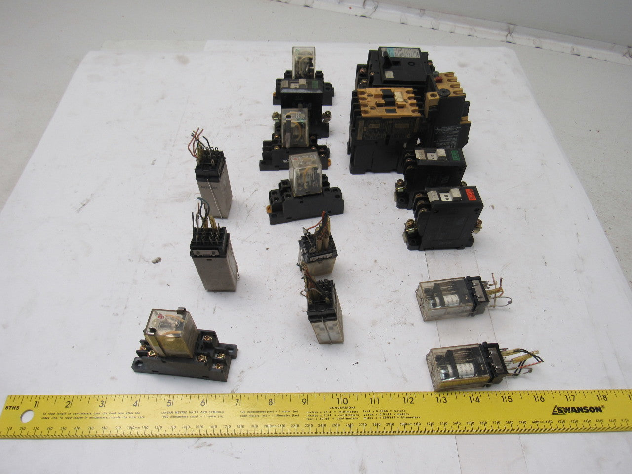 Fuji Omron G2A-432A H3Y Timing Relay And Relay Misc., Lot Of 16 Pieces See Info
