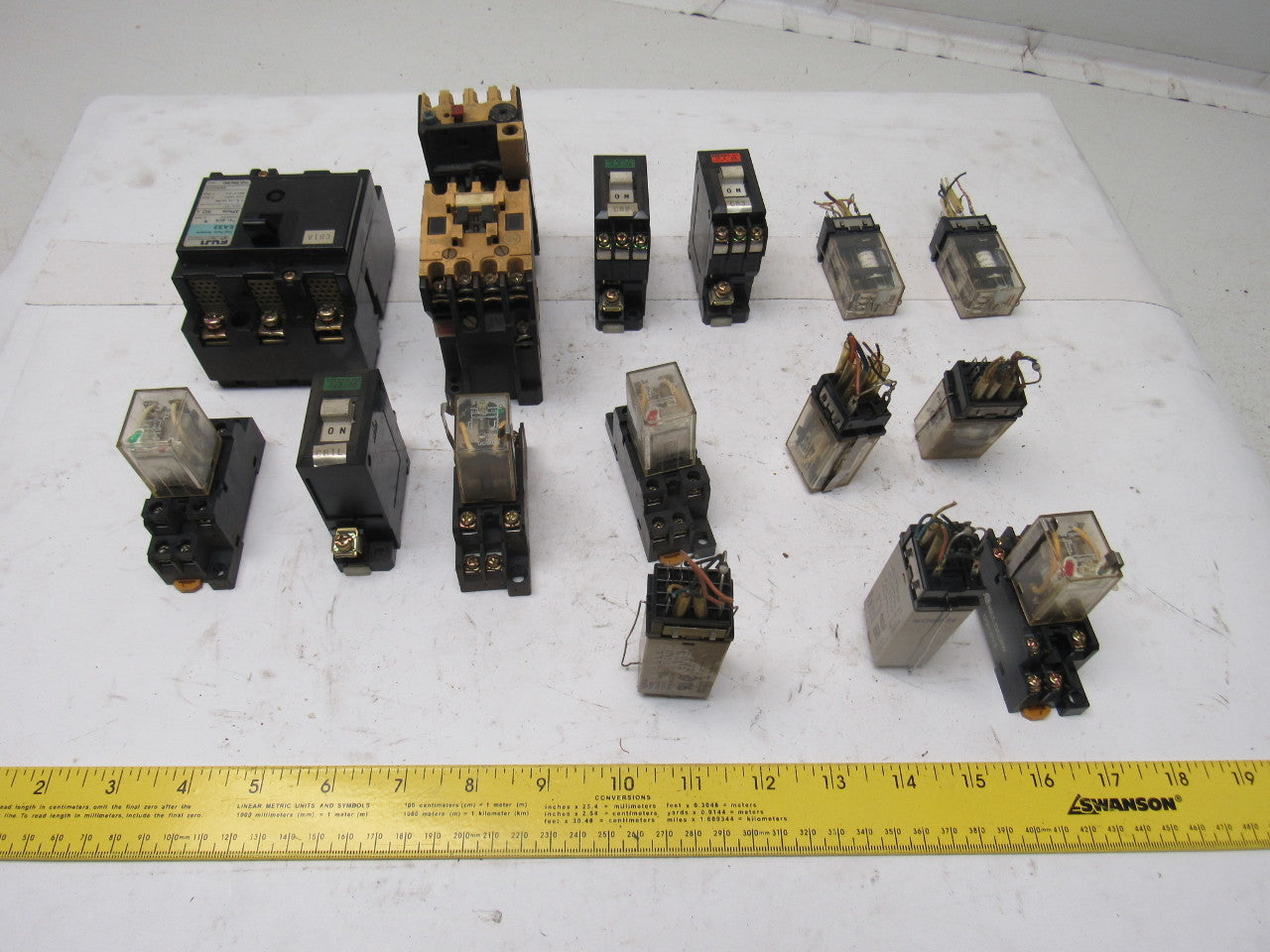Fuji Omron G2A-432A H3Y Timing Relay And Relay Misc., Lot Of 16 Pieces See Info