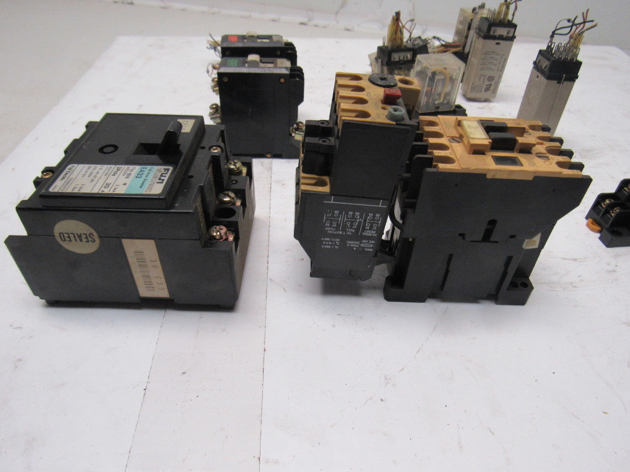 Fuji Omron G2A-432A H3Y Timing Relay And Relay Misc., Lot Of 16 Pieces See Info