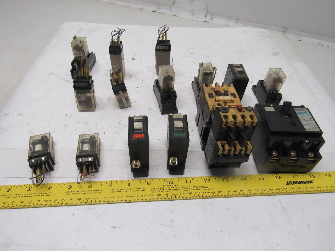 Fuji Omron G2A-432A H3Y Timing Relay And Relay Misc., Lot Of 16 Pieces See Info