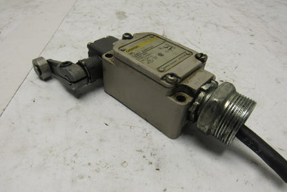 Omron WL GCA2-TS 2 Circuit Limit Switch Cam Lever Actuator Head