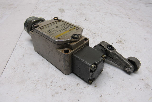 Omron WL GCA2-TS 2 Circuit Limit Switch Cam Lever Actuator Head