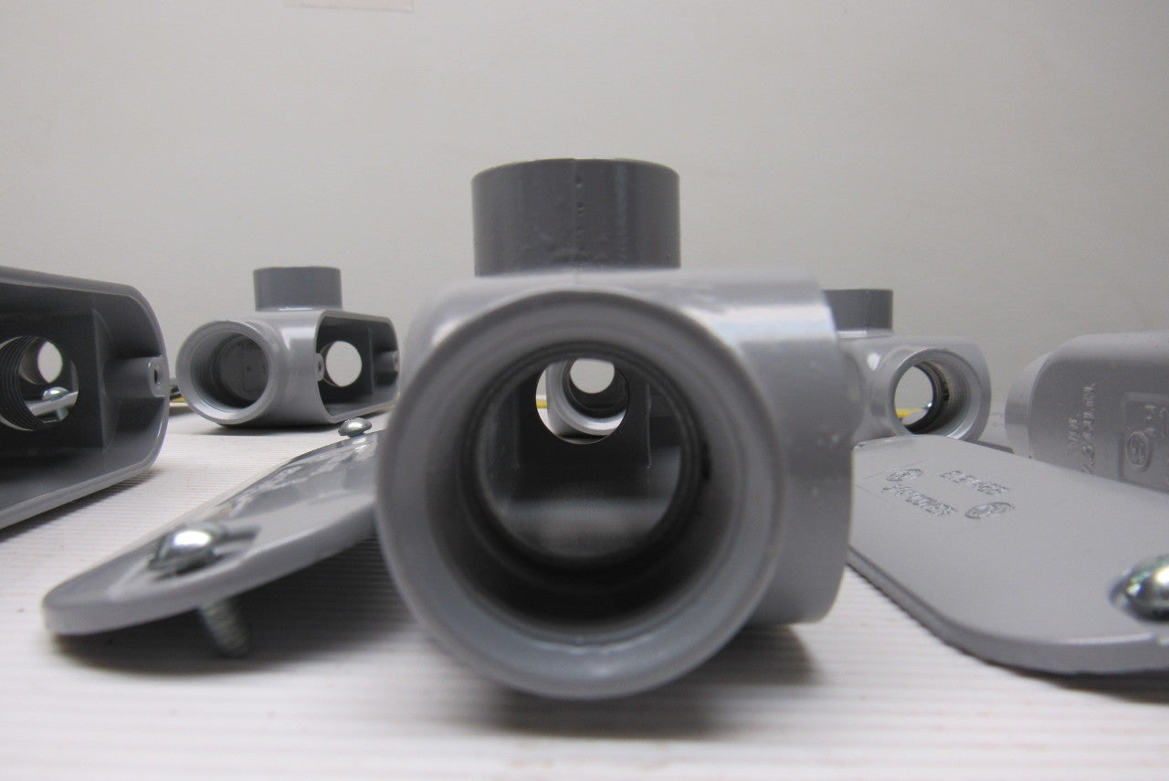 Neer TC-75 3/4" Conduit Body 3 Way With Non Gasketed Covers Lot Of 8