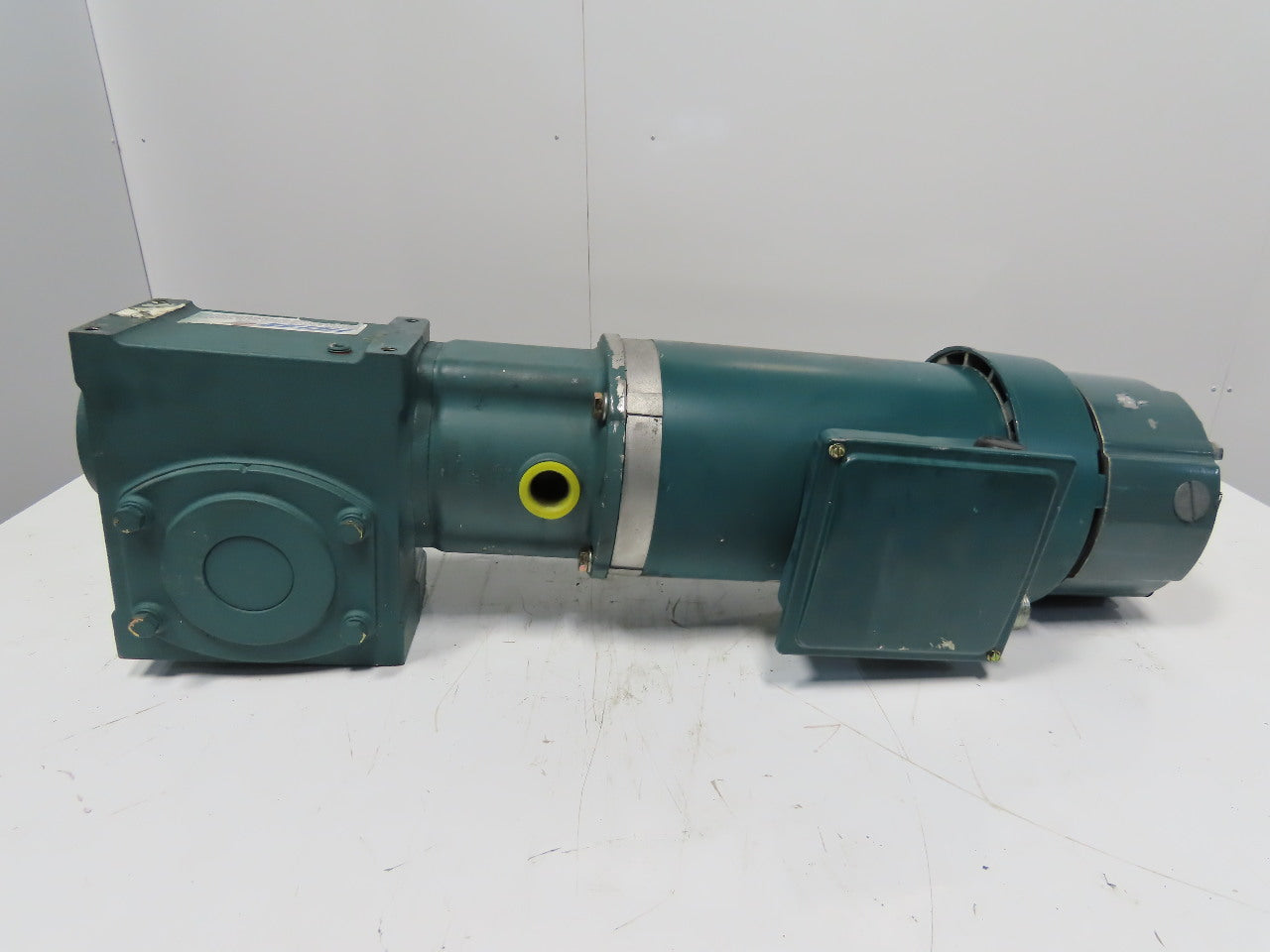 Dodge 26S15R 15:1 Ratio 117RPM 2Hp 208-230/460V 60Hz Right Hand Gear Motor
