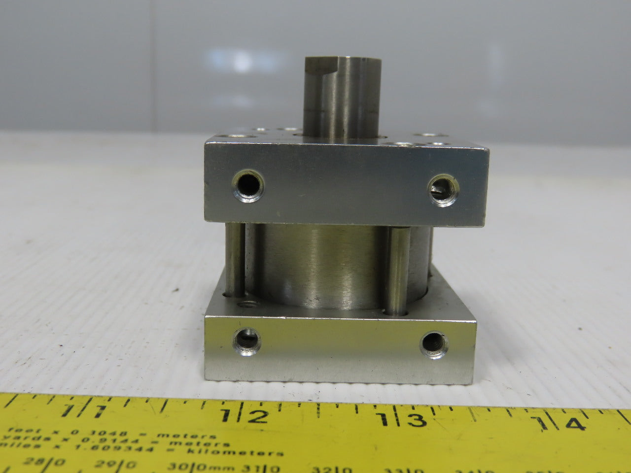 Bimba Flat-1 1-1/2" Bore 1/2" Stroke 5/8" Rod Air Cylinder