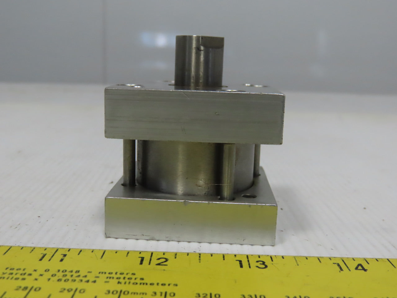 Bimba Flat-1 1-1/2" Bore 1/2" Stroke 5/8" Rod Air Cylinder