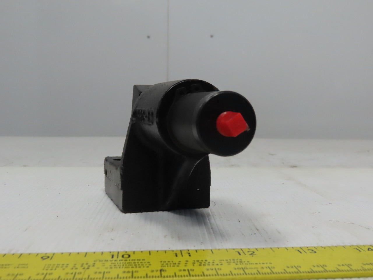 Vlier HRC-32 Hydraulic Work Holding Clamp With Enerpac CY6281 3000 PSI Cylinder