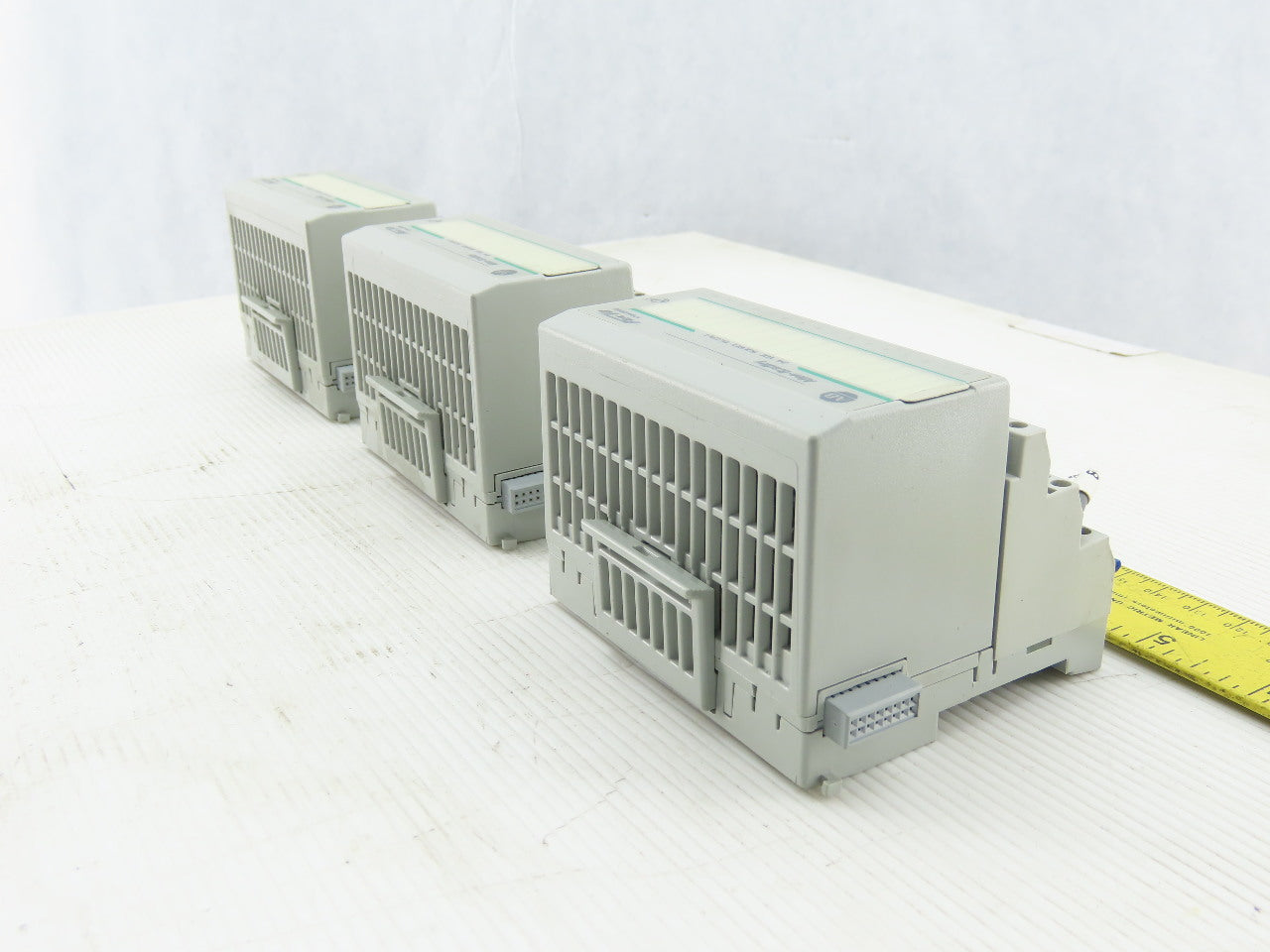 Allen Bradley 1764-OB16 Flex I/O 24 VDC Source Output Lot Of 3