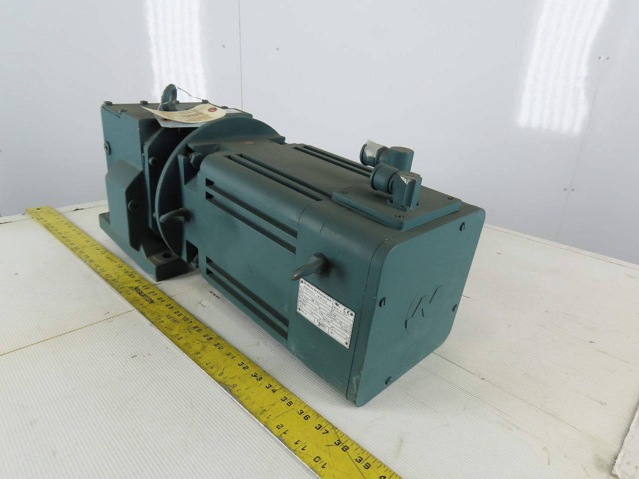 Dodge HB682CI112D 9.73:1 Ratio 362.8RPM 6.15kW 480V Helical Gear Reducer Motor