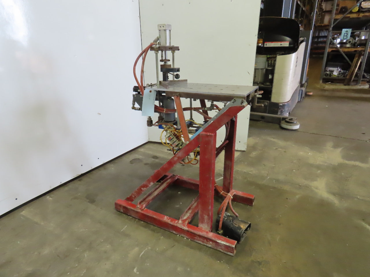 Lesnick L101-SC-11M Pneumatic Automated Face Frame Underpin Stapler Jointer