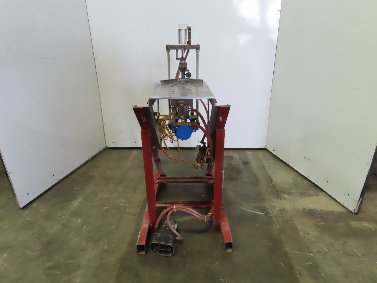Lesnick L101-SC-11M Pneumatic Automated Face Frame Underpin Stapler Jointer