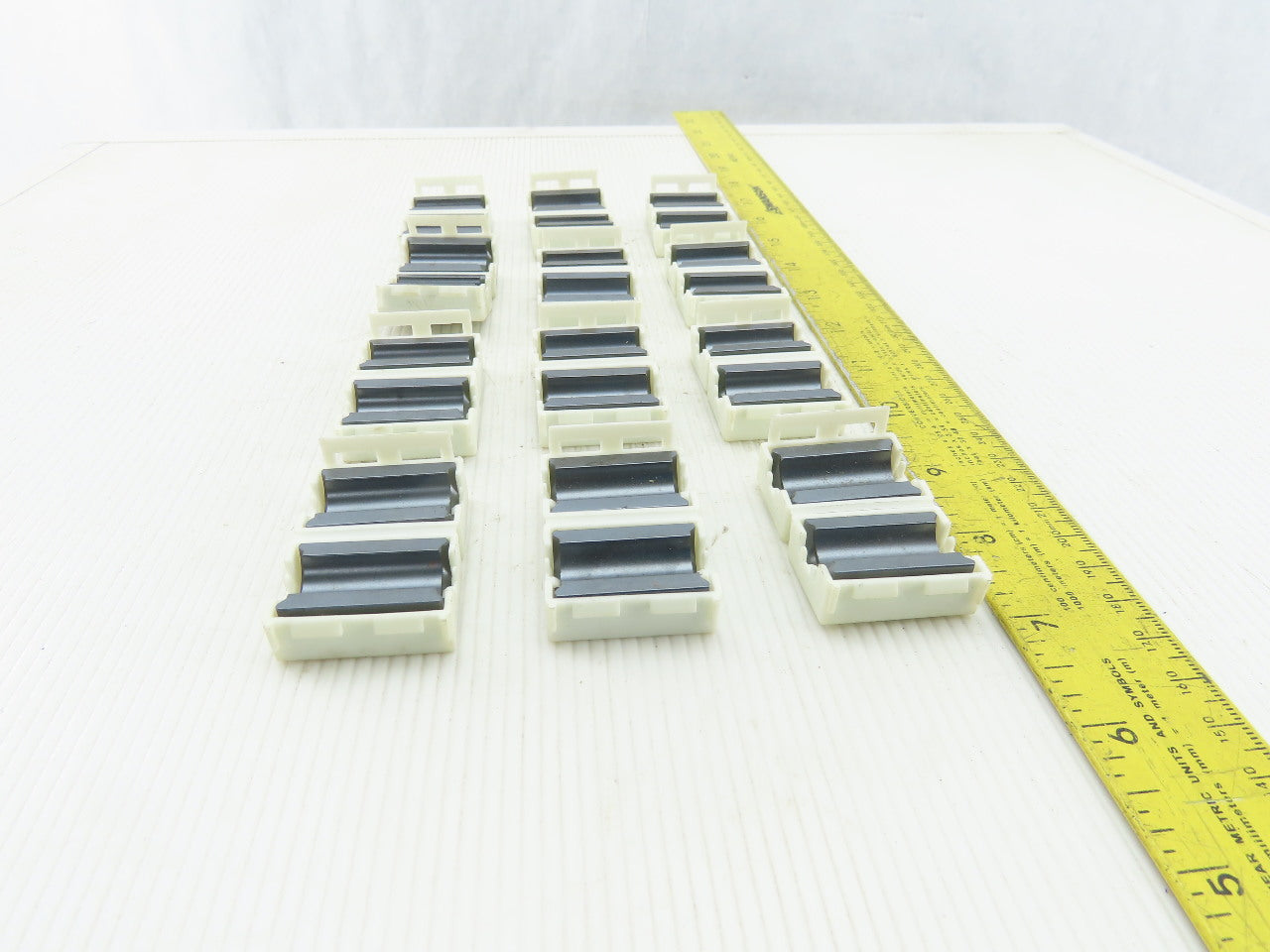 0.4000" Clamp On Insulated Cable Noise Filter Lot Of 12