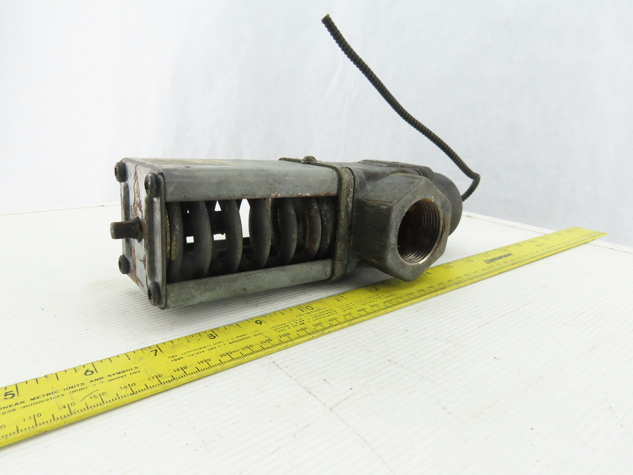 Penn V47AE-3 1-1/4" Size 160/230°F Range @ 150PSI Temp Controlled Water Valve