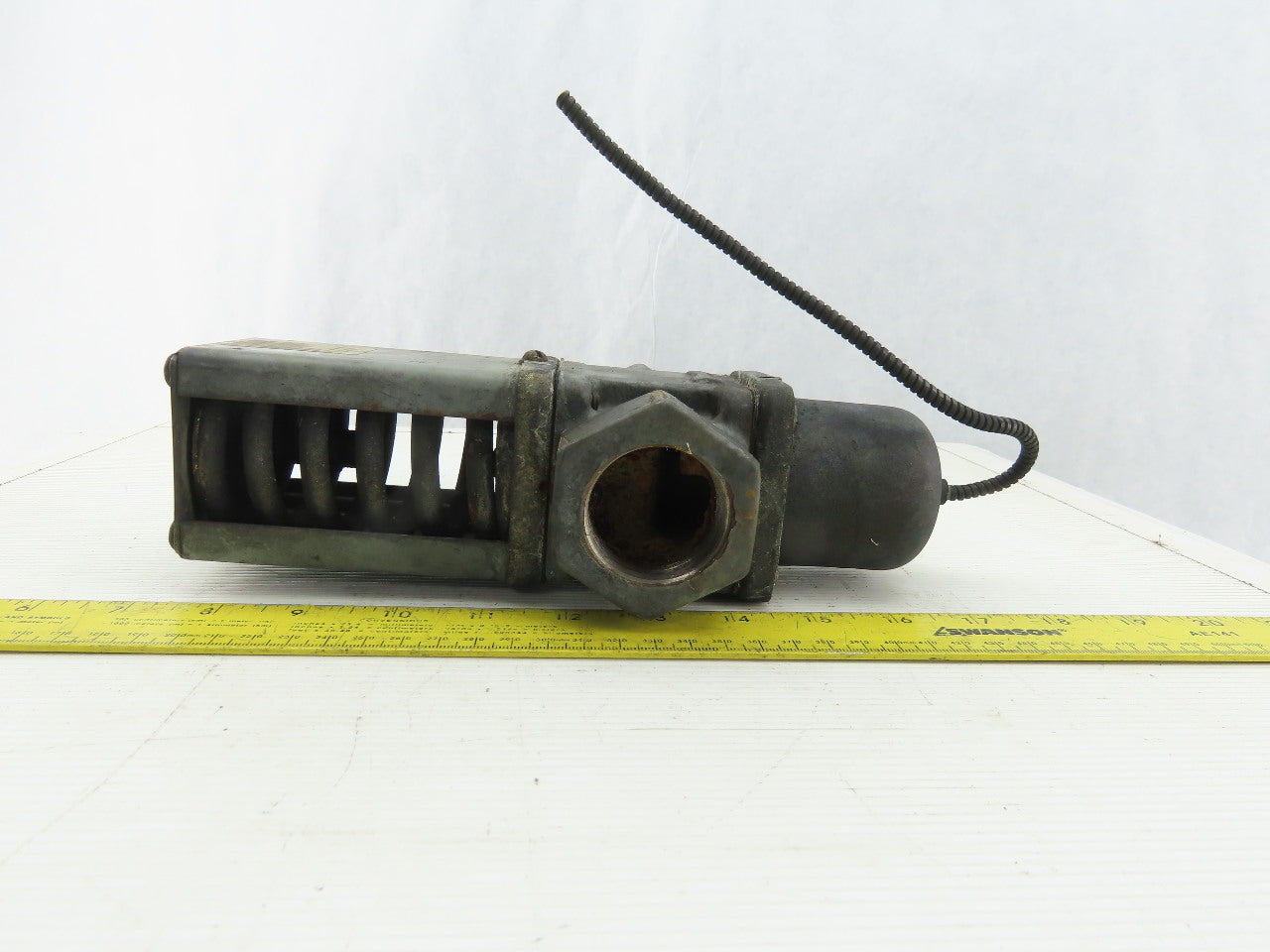 Penn V47AE-3 1-1/4" Size 160/230°F Range @ 150PSI Temp Controlled Water Valve