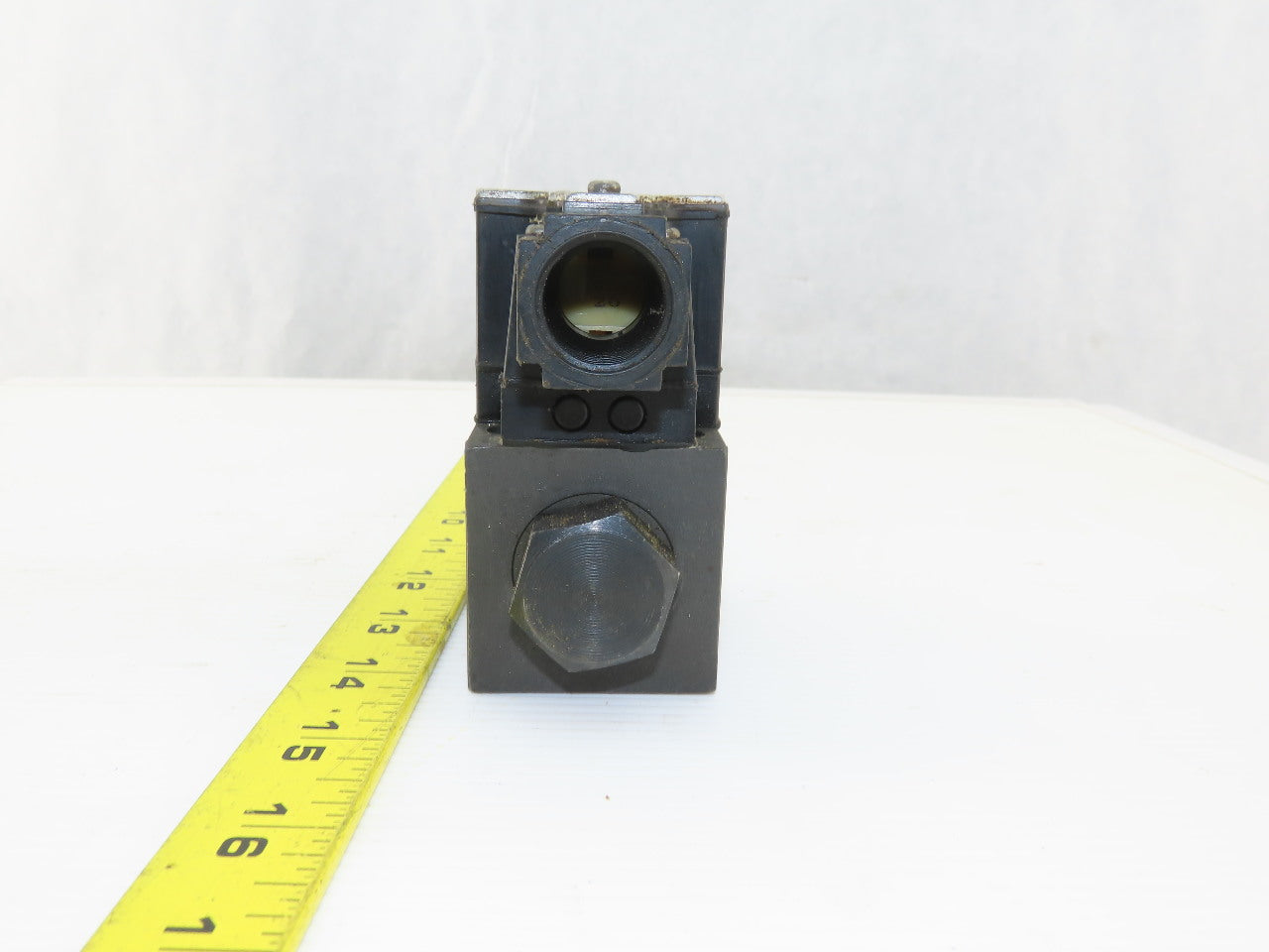 Daikin KSO-G02-2BA-10-N 4/3 Position Closed Center Hydraulic Valve No Coil