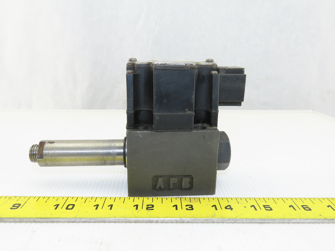 Daikin KSO-G02-2BA-10-N 4/3 Position Closed Center Hydraulic Valve No Coil