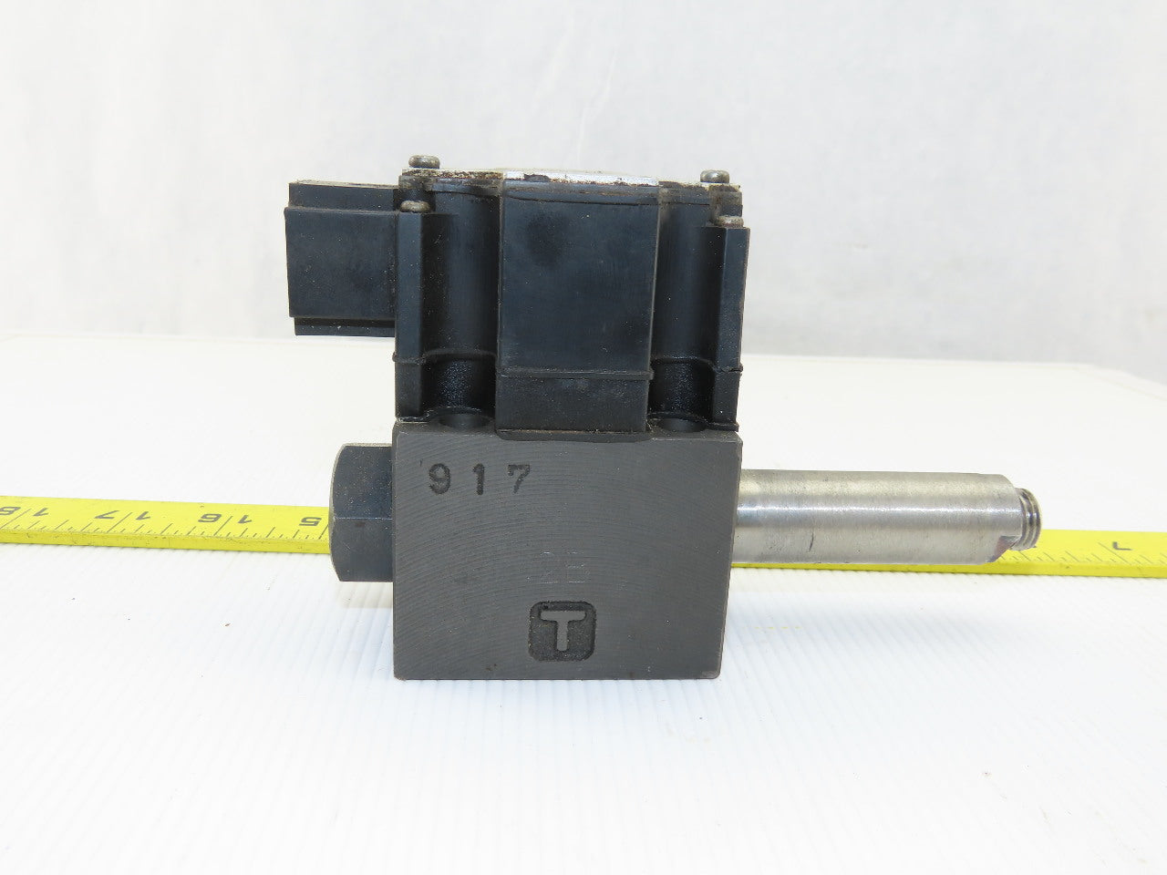Daikin KSO-G02-2BA-10-N 4/3 Position Closed Center Hydraulic Valve No Coil
