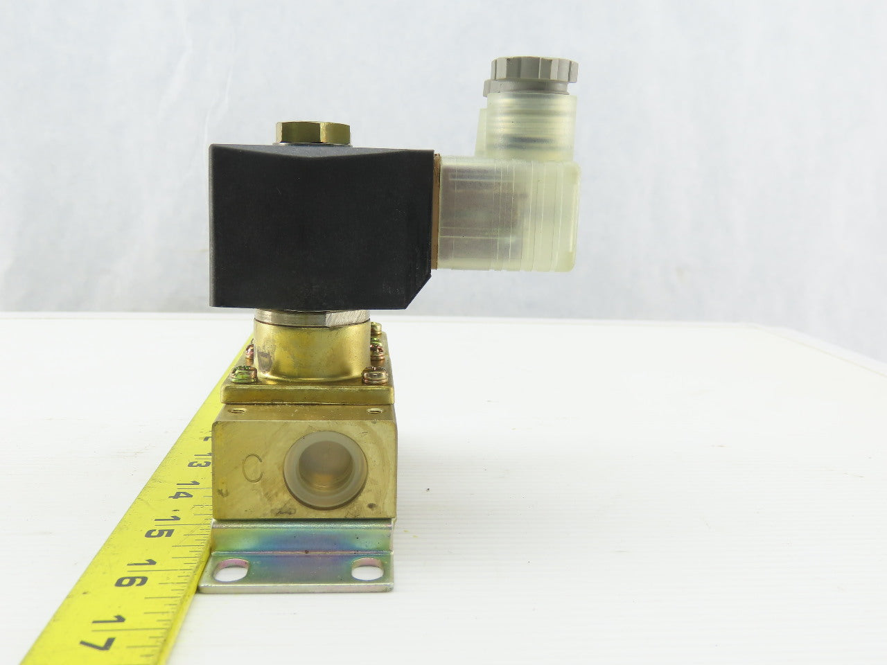 CKD GAB4125 2/2 Brass NC 2 Way 0-25 BAR WOG Solenoid Valves On 4 Port Manifold