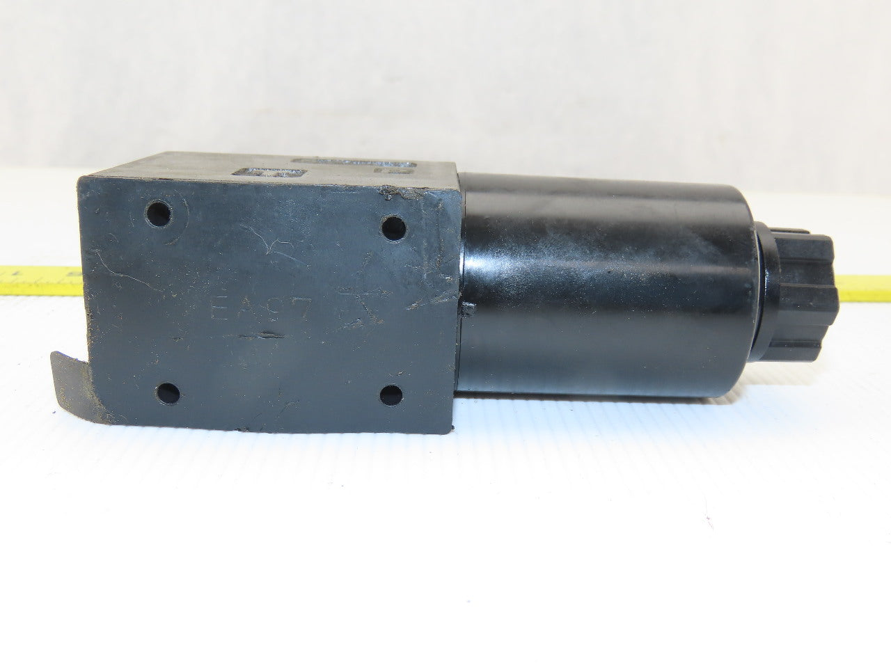Nachi SA-G01-A13-GR-D2-8331J Solenoid Operated Directional Control Valve 24VDC
