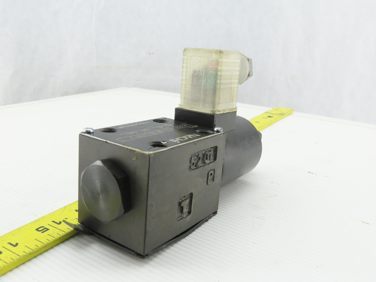 Nachi SA-G01-A13-GR-D2-8331J Solenoid Operated Directional Control Valve 24VDC